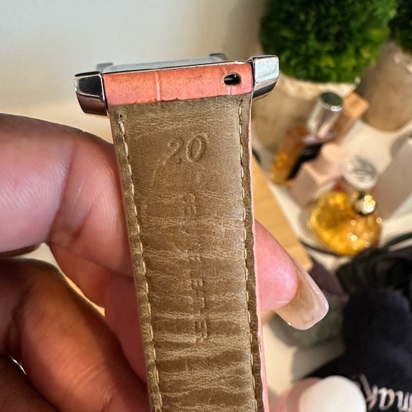 Diamond Classic Fendi Vintage Stainless Mother-of-Pearl Leather Watch Good Con - Picture 9 of 11